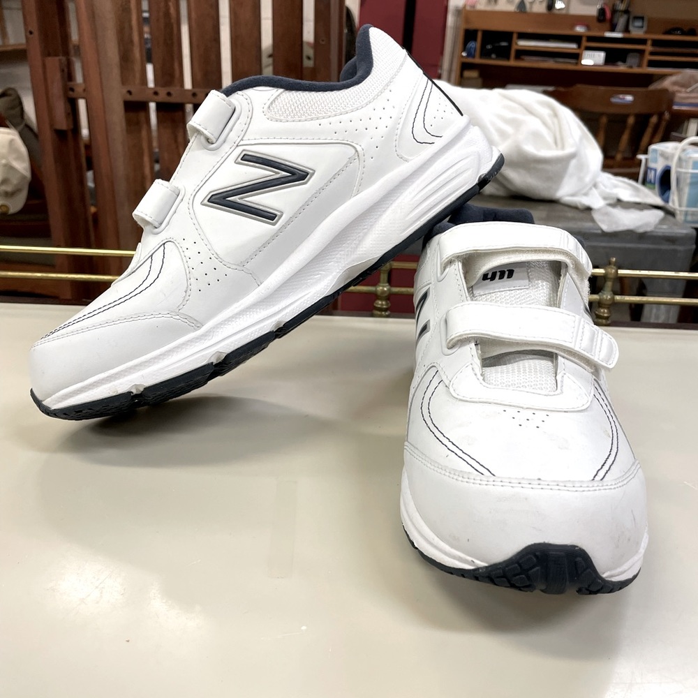 Men’s New Balance Velcro Shoes Size 9.5W White Great Condition